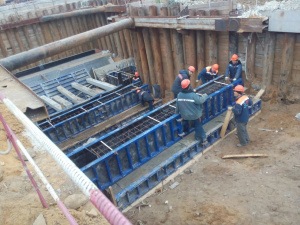 Подземный пешеходный переход для входа пассажиров в вестибюль